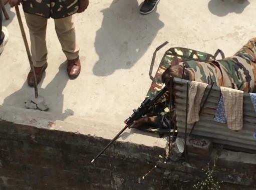 Foto - Hindistan'da kafesten kaçan leopar dehşet saçtı! Evlere girdi