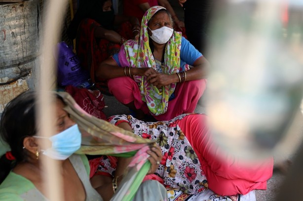 Foto - Hindistan'da vaka sayısı tırmanıyor! Hastalar yerlerde