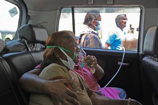 Foto - Hindistan'da vaka sayısı tırmanıyor! Hastalar yerlerde