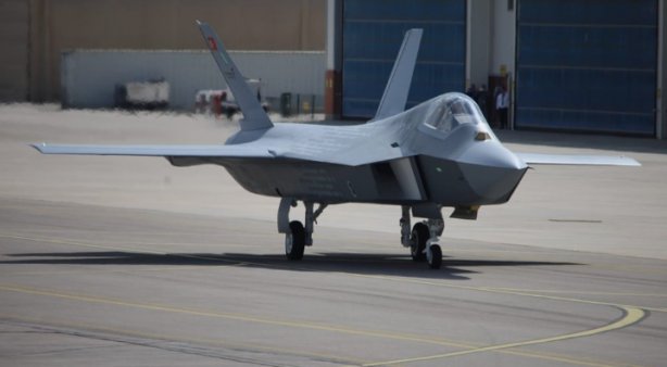 Foto - Hindistan'ın eski mareşalinden MMU Kaan paniği: Türkiye'den 100 tane sipariş verebilirler, biz daha sertifika alamadık