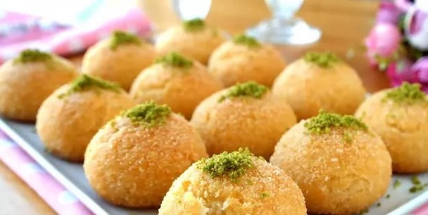 Hira tatlısı tarifi: İrmik sevenler bu tatlı sadece 20 dakikada hazır!