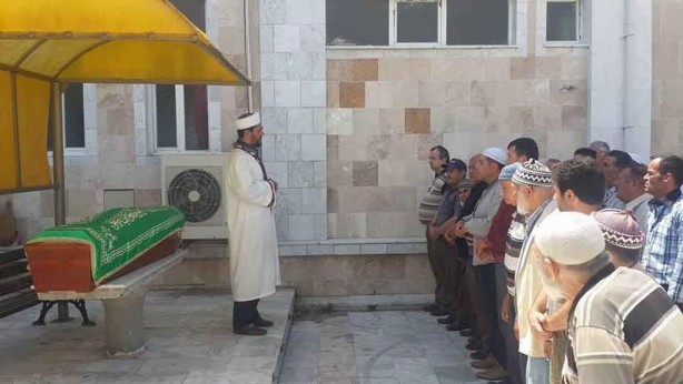 Foto - Hıristiyan olarak yaşadı, Müslüman gibi gömüldü .