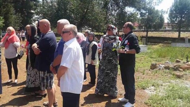 Foto - Hıristiyan olarak yaşadı, Müslüman gibi gömüldü .