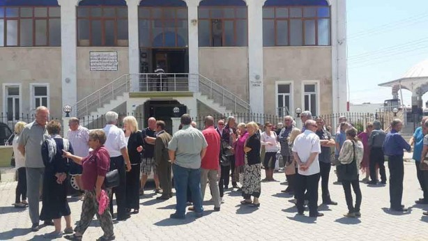 Foto - Hıristiyan olarak yaşadı, Müslüman gibi gömüldü .