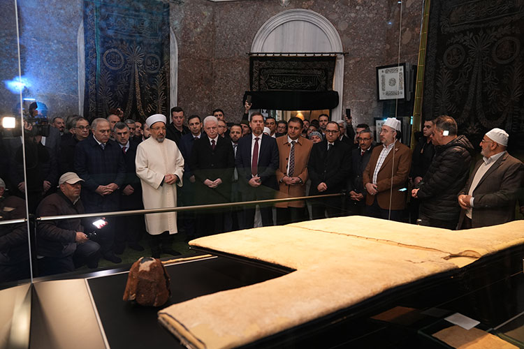 Foto - Hırka-i Şerif ziyarete açıldı 
