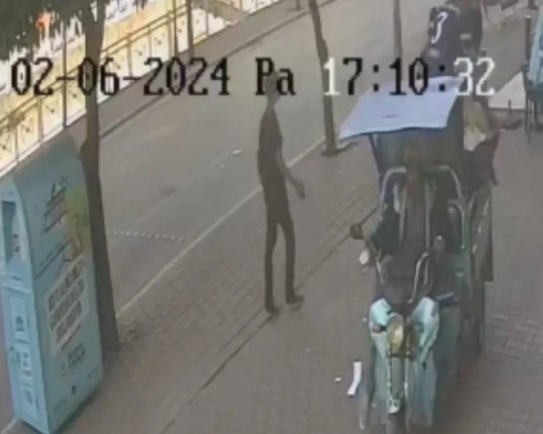 Foto - Hırsız motosikleti sahibi ile çaldı: İşte trajikomik görüntüler...