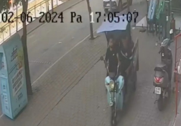 Foto - Hırsız motosikleti sahibi ile çaldı: İşte trajikomik görüntüler...