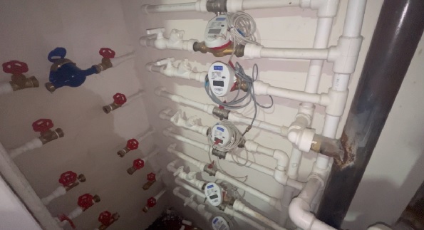 Foto - Hırsızlar bu apartmanı susuz bıraktı! Bakın hırsızlar bu kez neyi gözlerine kestirdi