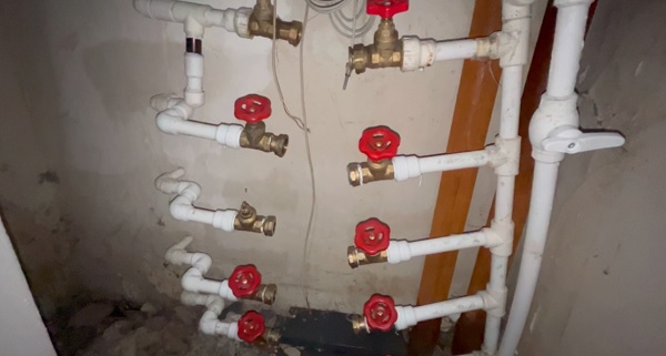 Foto - Hırsızlar bu apartmanı susuz bıraktı! Bakın hırsızlar bu kez neyi gözlerine kestirdi