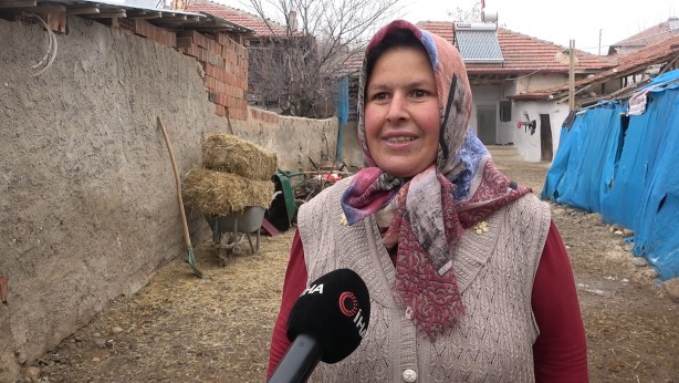 Foto - Hırsızlar köyün kabusu oldu! Araçla gelip eşyaları yüklediler