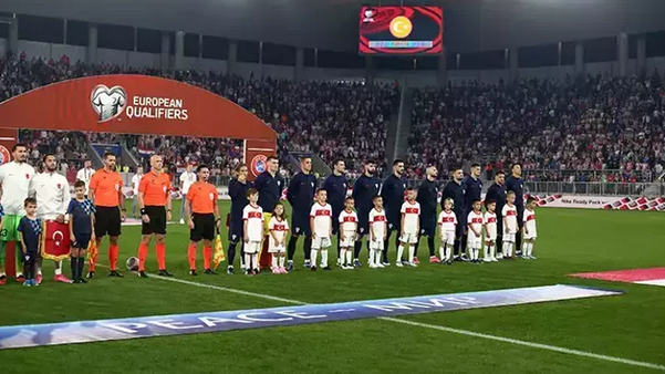 Foto - Hırvatistan tribünlerinden ırkçı skandalı: UEFA'dan ceza yolda! Görüntüler ortalığı ayağa kaldırdı...