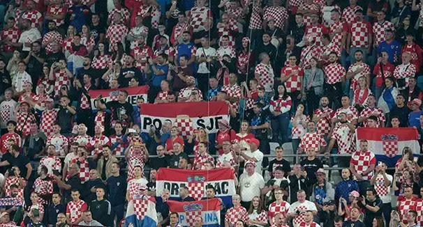 Foto - Hırvatistan tribünlerinden ırkçı skandalı: UEFA'dan ceza yolda! Görüntüler ortalığı ayağa kaldırdı...