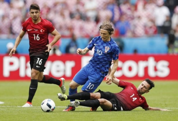  Hırvatistan'ın golünde ilginç görüntü!