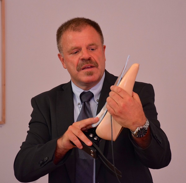 Hisseden protez bacak geliştirildi