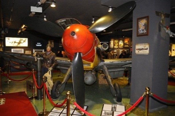 Foto - Hitler'in efsane savaş uçağı İstanbul'da!