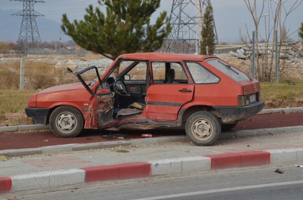 Foto - Hız motosikletiyle çarpışan aracın sürücüsü kaçtı