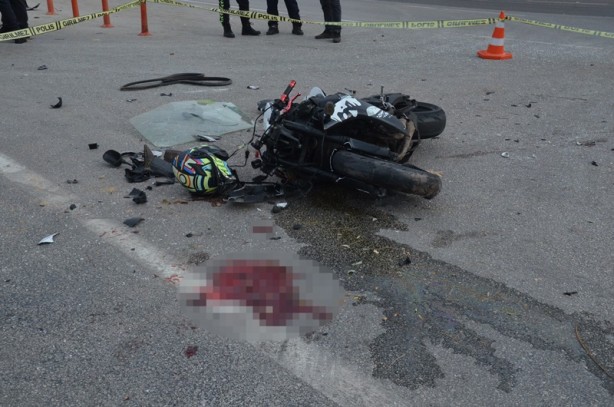 Foto - Hız motosikletiyle çarpışan aracın sürücüsü kaçtı