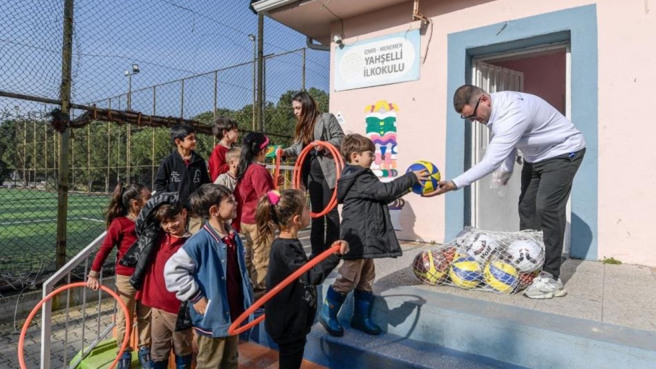 Foto - Hizmet belediyeciliği başladı: AK Parti’ye geçen İzmir Büyükşehir’den ilk icraat
