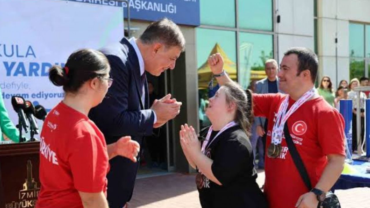 Foto - Hizmet belediyeciliği başladı: AK Parti’ye geçen İzmir Büyükşehir’den ilk icraat