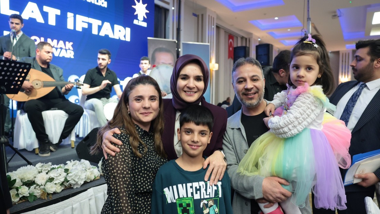 Bakan Göktaş ve beraberindeki AK Partililerden yoğun mesai