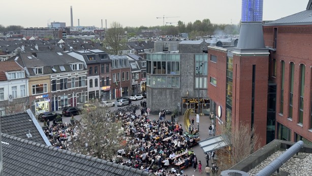 Foto - Hollanda'da 1500 kişilik sokak iftarı!