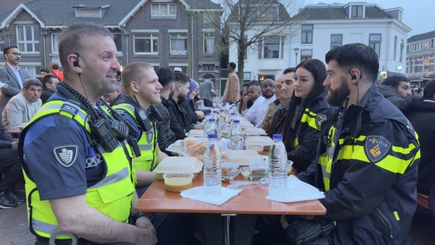 Foto - Hollanda'da 1500 kişilik sokak iftarı!