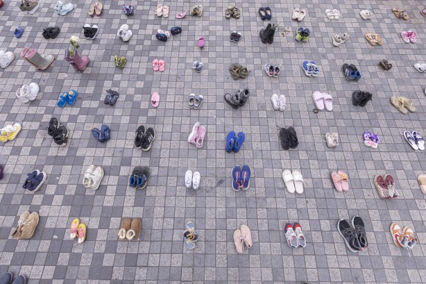 Foto - Hollanda'da dikkat çeken Gazze eylemi! 14 bin çocuk ayakkabısı sergilendi