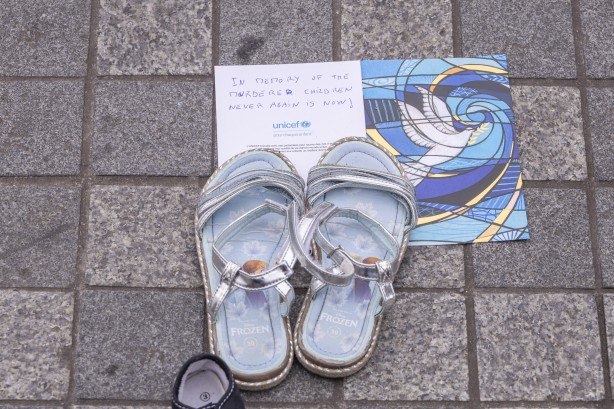 Foto - Hollanda'da dikkat çeken Gazze eylemi! 14 bin çocuk ayakkabısı sergilendi