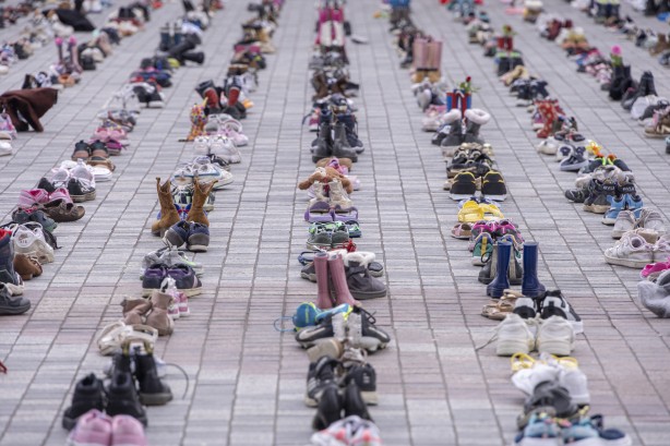 Foto - Hollanda'da dikkat çeken Gazze eylemi! 14 bin çocuk ayakkabısı sergilendi