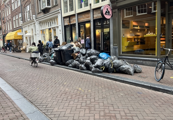 Foto - Hollanda'da grev krizi! Sokaklar çöp yığınlarıyla dolup taştı
