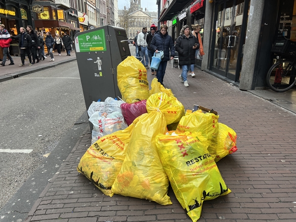 Foto - Hollanda'da grev krizi! Sokaklar çöp yığınlarıyla dolup taştı
