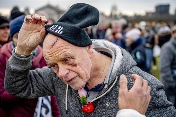 Foto - Hollanda'da sokaklar savaş alanına döndü
