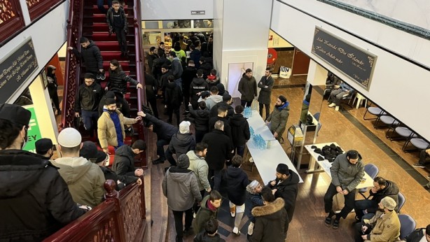 Foto - Hollanda'da yüzlerce genç sabah namazında buluştu