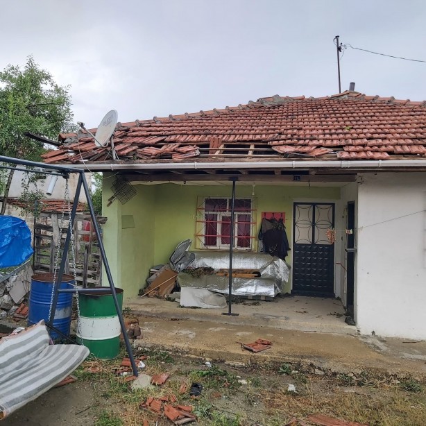 Foto - Hortum dehşeti kamerada! Elektrik direkleri ve ağaçlar devrildi