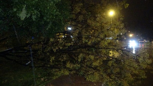 Foto - Hortum sonrası korkunç görüntüler! Ortalık savaş alanına döndü
