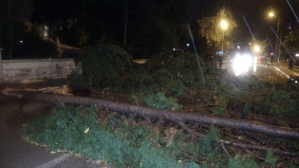 Foto - Hortum sonrası korkunç görüntüler! Ortalık savaş alanına döndü
