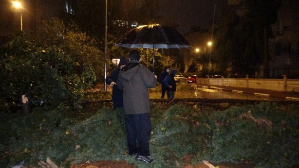 Foto - Hortum sonrası korkunç görüntüler! Ortalık savaş alanına döndü