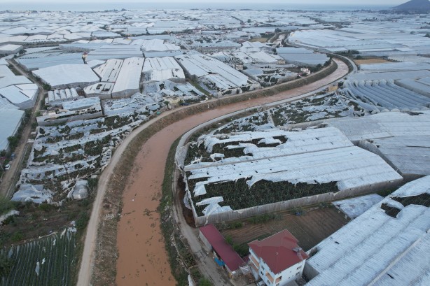 Hortum yıkıp geçirdi! Korku dolu anları anlattılar