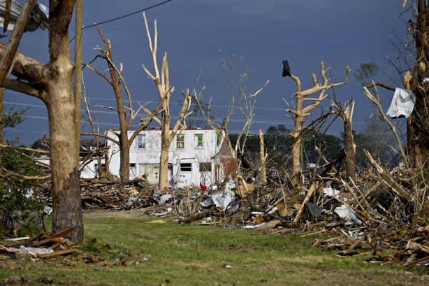 Hortumlar ABD'yi yıkıp geçti! Ölü sayısı arttı
