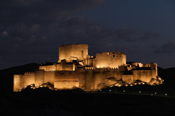 Foto - Hoşap Kalesi aydınlandı