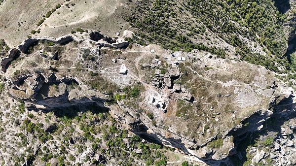 Foto - Hristiyan ve Türk-İslam medeniyetinin izlerini taşıyor! Gevhernik Kalesi'nde bu sene bulundu