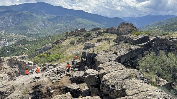 Foto - Hristiyan ve Türk-İslam medeniyetinin izlerini taşıyor! Gevhernik Kalesi'nde bu sene bulundu