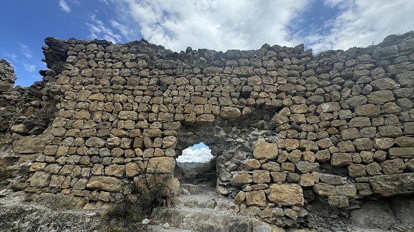 Foto - Hristiyan ve Türk-İslam medeniyetinin izlerini taşıyor! Gevhernik Kalesi'nde bu sene bulundu