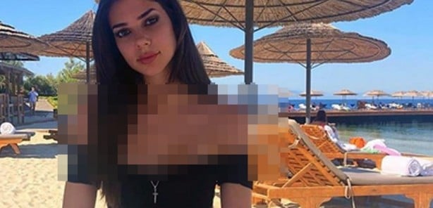 Foto - 'Hristiyanlık propagandası': İğrenç pozlar paylaşan oyuncu 'haç' taktı!