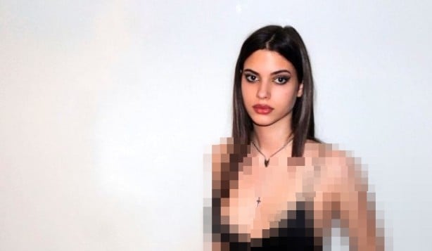 Foto - 'Hristiyanlık propagandası': İğrenç pozlar paylaşan oyuncu 'haç' taktı!