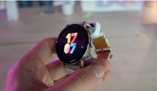 Foto - Huawei'den Apple'a pil dersi