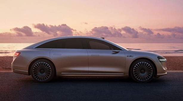 Foto - Huawei'den Mercedes'i kıskandıracak başarı! Elektrikli sedanı Stelato S9’u tanıttı