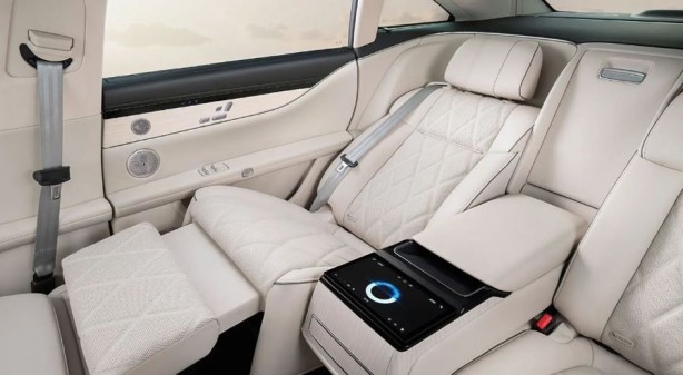 Foto - Huawei'den Mercedes'i kıskandıracak başarı! Elektrikli sedanı Stelato S9’u tanıttı