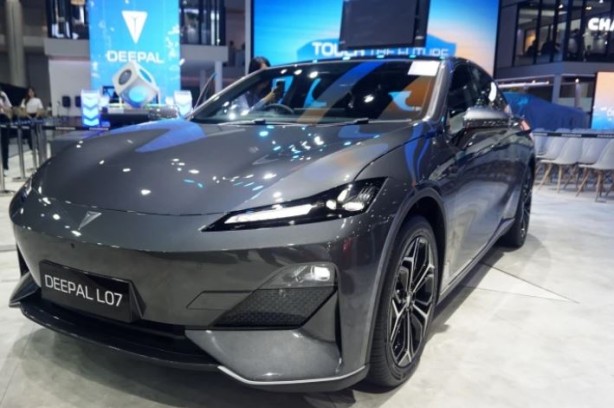 Foto - Huawei’nin elektrikli otomobili Deepal L07 tanıtıldı!