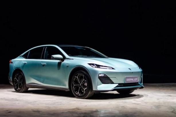Foto - Huawei’nin elektrikli otomobili Deepal L07 tanıtıldı!
